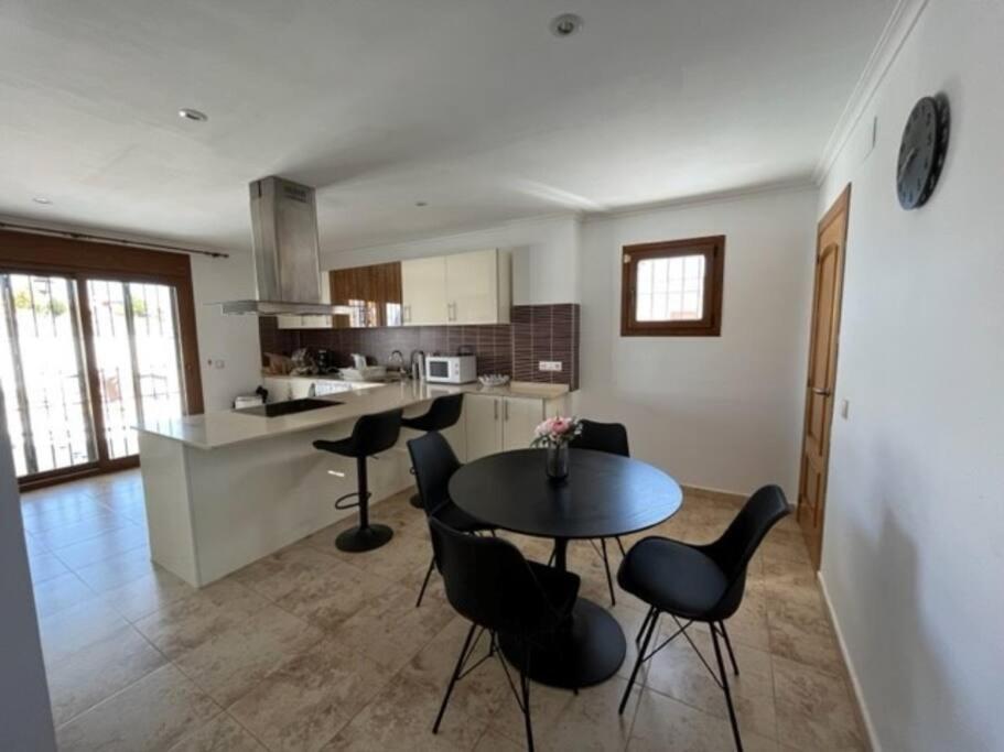 Kuchyň nebo kuchyňský kout v ubytování Trendy villa for 14 pers. nearby Murcia/Alicante