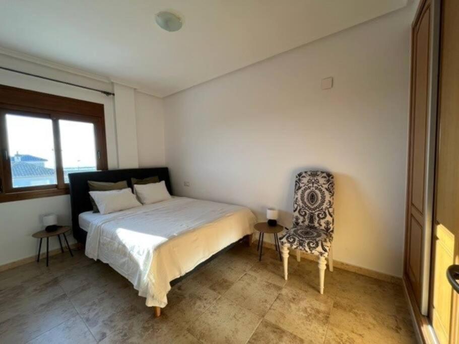 Postel nebo postele na pokoji v ubytování Trendy villa for 14 pers. nearby Murcia/Alicante
