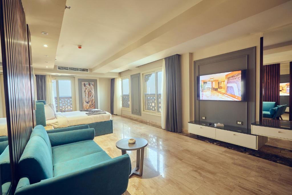 A television and/or entertainment centre at Grand Hotel Port Said