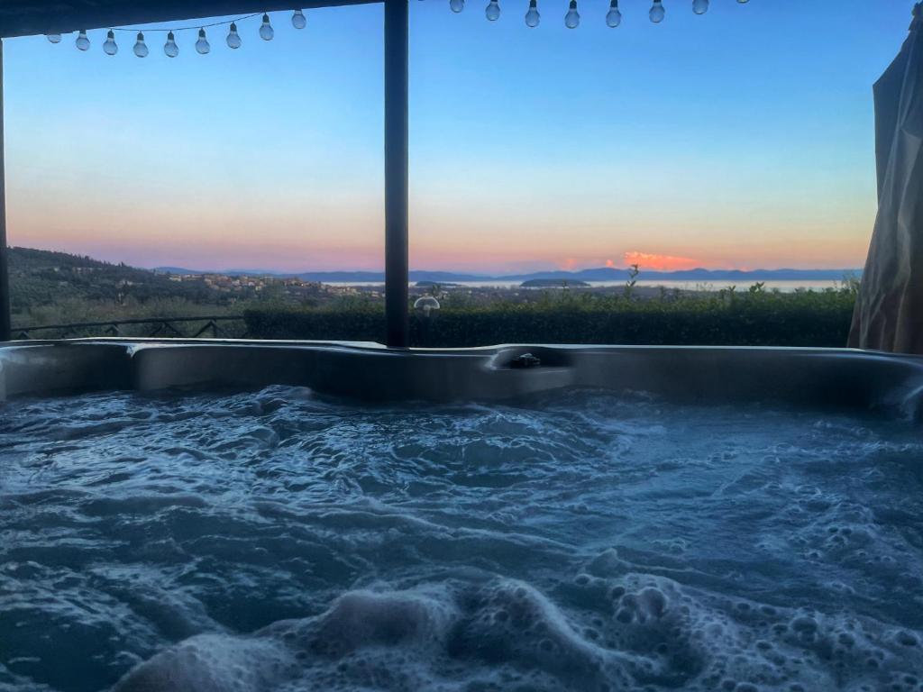 a jacuzzi tub with a view of the sunset at Agriturismo Annibale in Tuoro sul Trasimeno