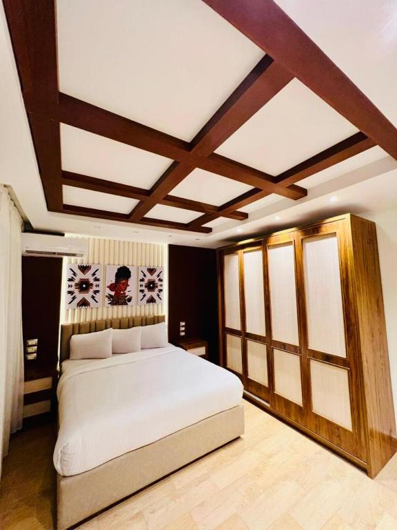 A bed or beds in a room at Grand Hotel Port Said