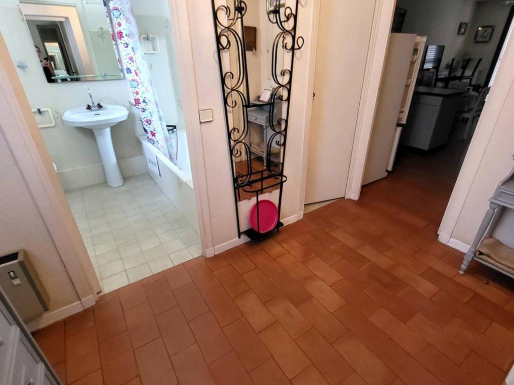 a hallway with a bathroom with a toilet and a sink at Appartement Six-Fours-les-Plages, 2 pièces, 5 personnes - FR-1-316-118 in Six-Fours-les-Plages