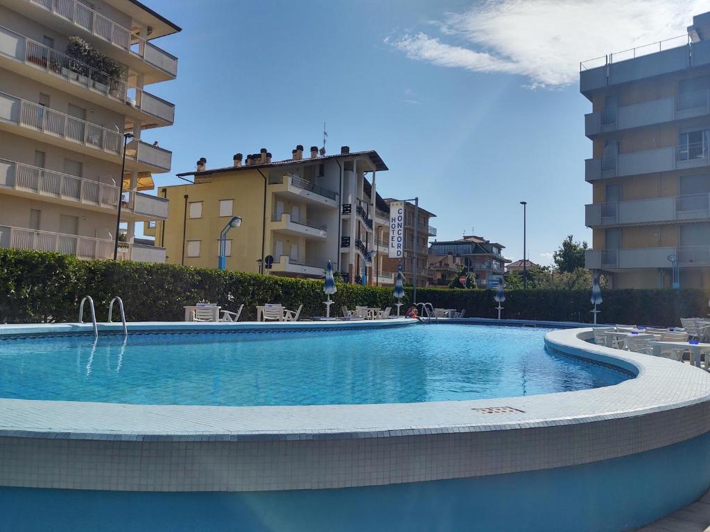 Bazén v ubytování Hotel Concord nebo v jeho okolí