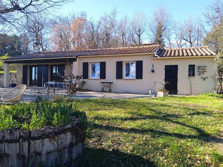 a house with a patio and a yard at Maison au pays des lavandes et de la vigne in Pierrevert