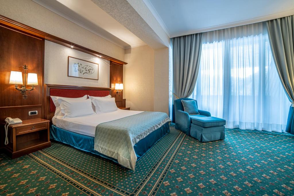 Postel nebo postele na pokoji v ubytování Lux Garden Hotel