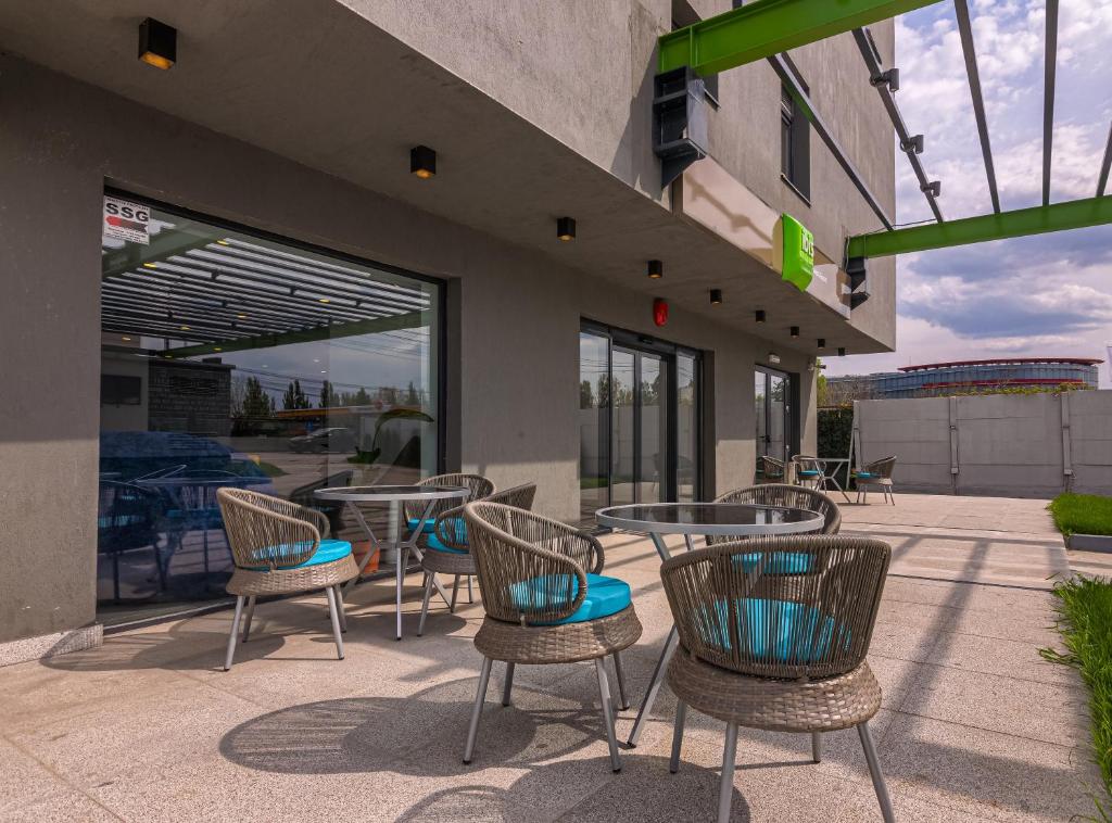 Balkón nebo terasa v ubytování Ibis Styles Bucharest Airport
