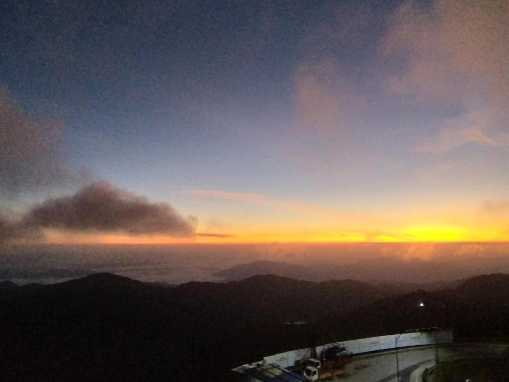 a view of the sunset from the top of a mountain at GentingTop SunriseColdSty2R2B8Pax at GrdIonDelmn in Genting Highlands