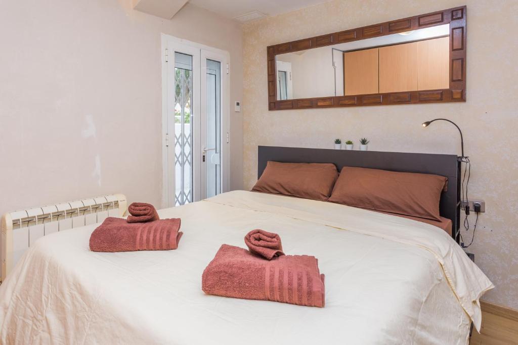 Posteľ alebo postele v izbe v ubytovaní Beachfront Calahonda apartment