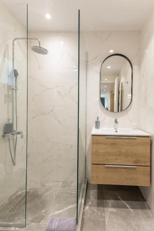 The Caravan Apartments - 11