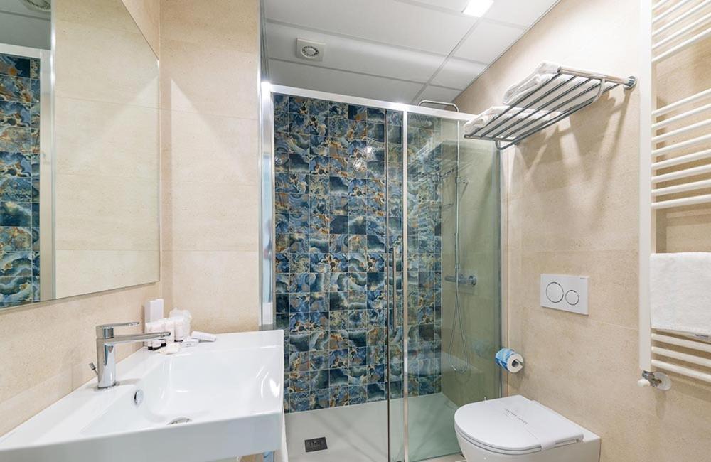 A bathroom at Hotel Carducci