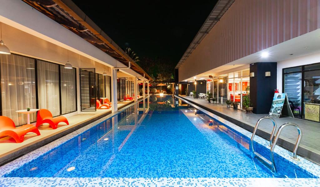 Bazén v ubytování The Villa Langkawi nebo v jeho okolí