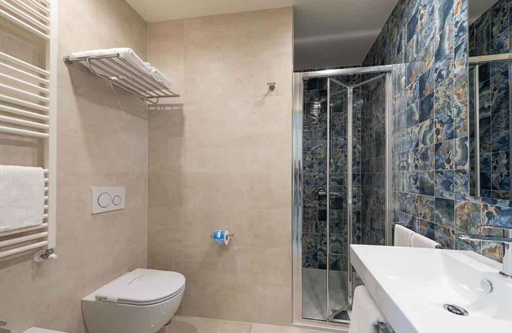 A bathroom at Hotel Carducci