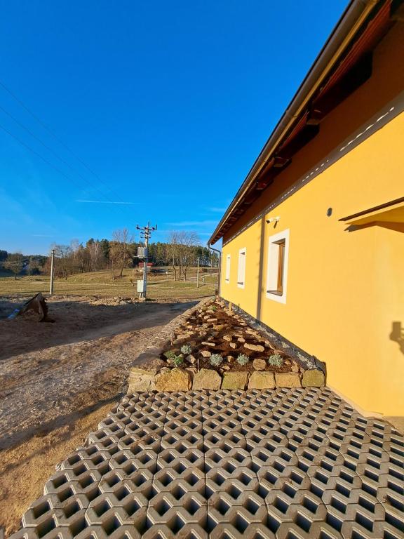 Budova, kde se aparthotel nachází