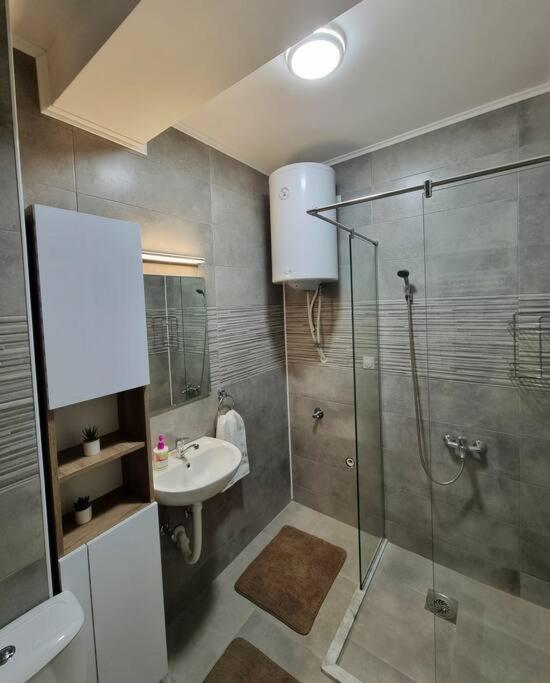 Koupelna v ubytování Apartman Rojal Vranje