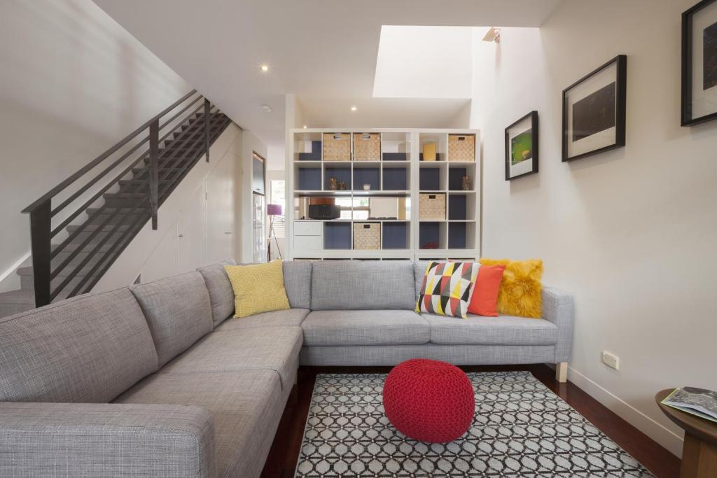 A seating area at BOUTIQUE STAYS - Somerset Terrace, Townhouse in Richmond