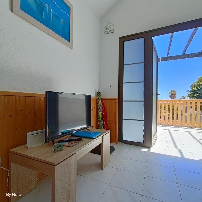 A television and/or entertainment centre at Apartment El Barco - Las Casas de Aron
