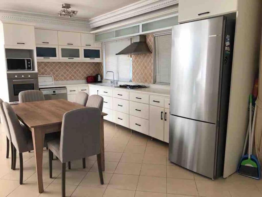 Kuchyň nebo kuchyňský kout v ubytování Mesan Golfing Villa