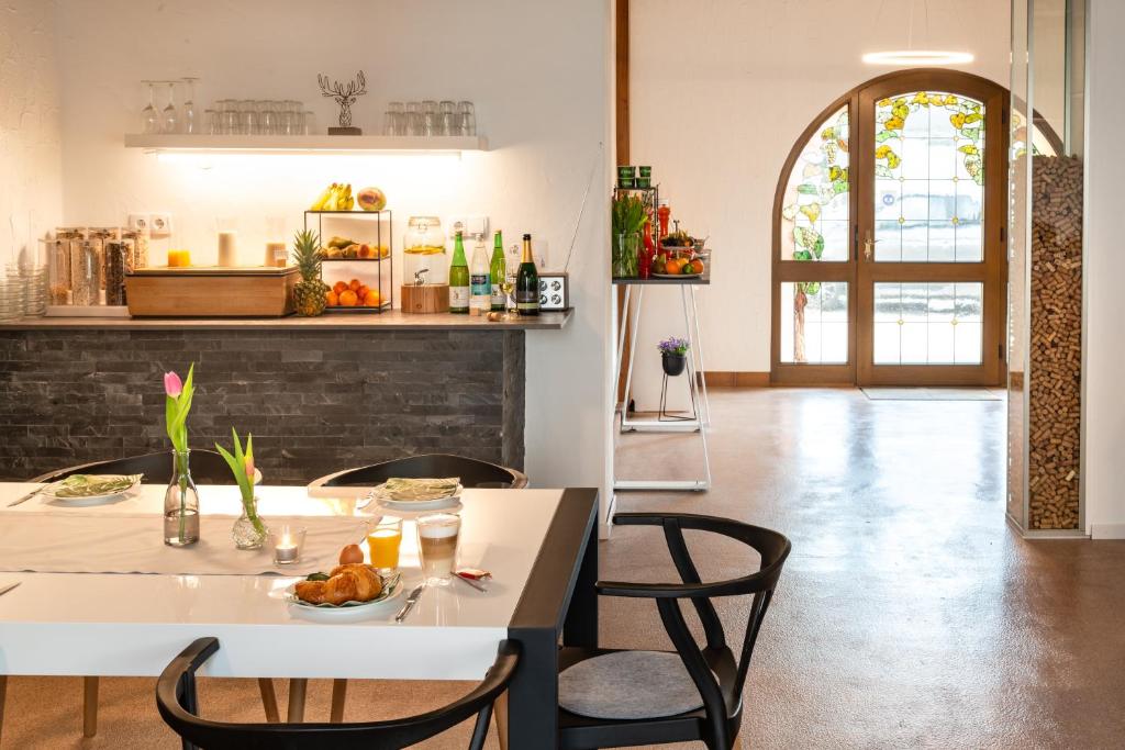 Nápoje v ubytování Moselweingut & Gästehaus Hubertushof