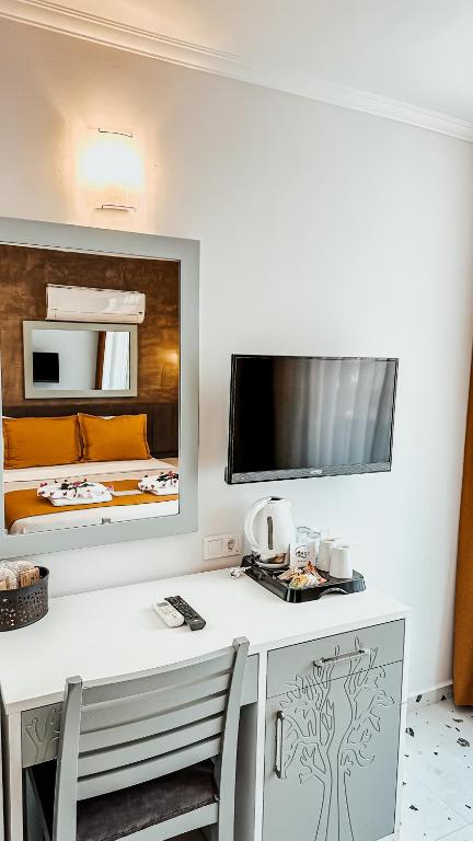 Tonoz Beach Hotel - 13