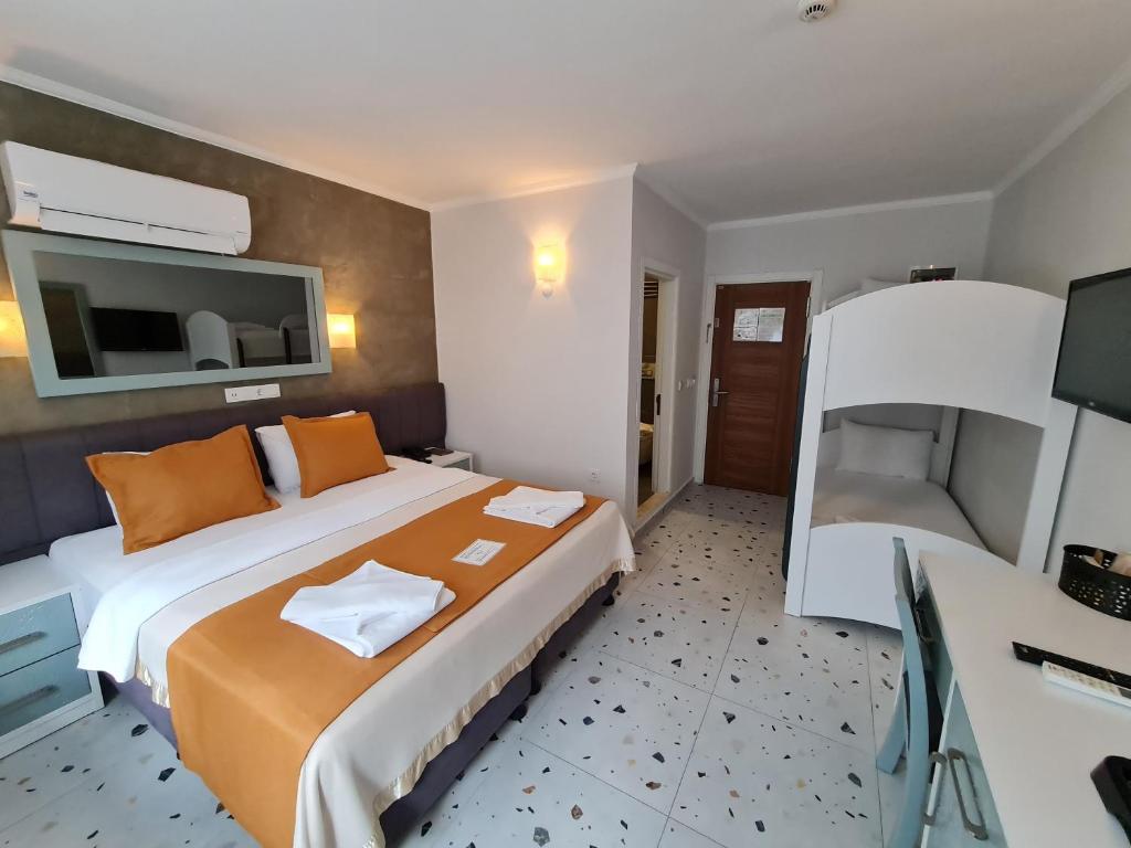 Tonoz Beach Hotel - 9