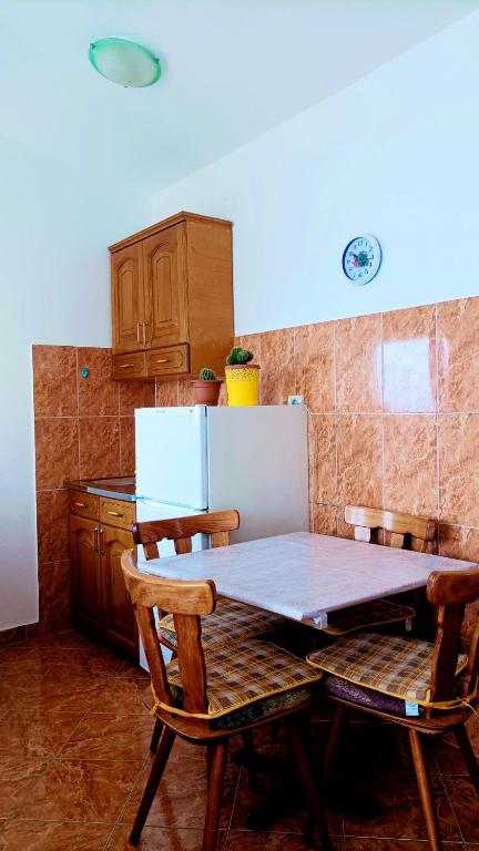Kuchyň nebo kuchyňský kout v ubytování Joksimović apartmani