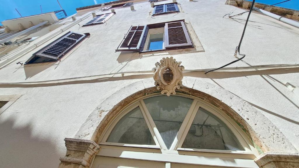 Budynek, w którym mieści się apartament