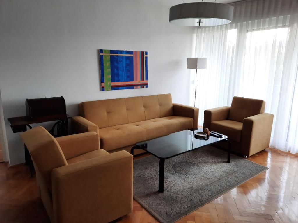 a living room with a couch and two chairs at Apartment Majatalo in Zagreb