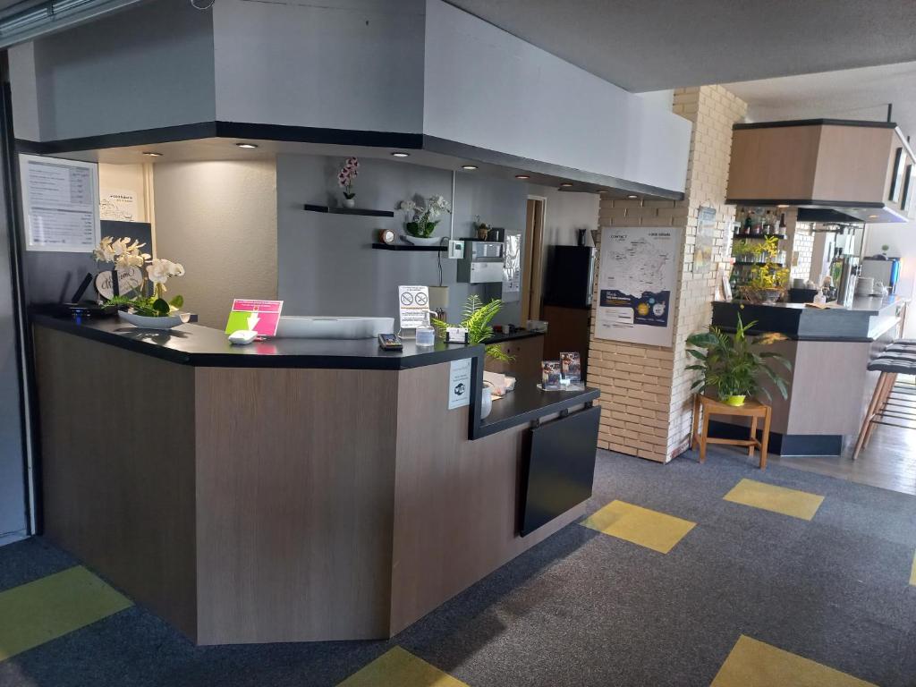 Kuchyň nebo kuchyňský kout v ubytování Contact Hôtel ALYS Bourg en Bresse Ekinox Parc Expo