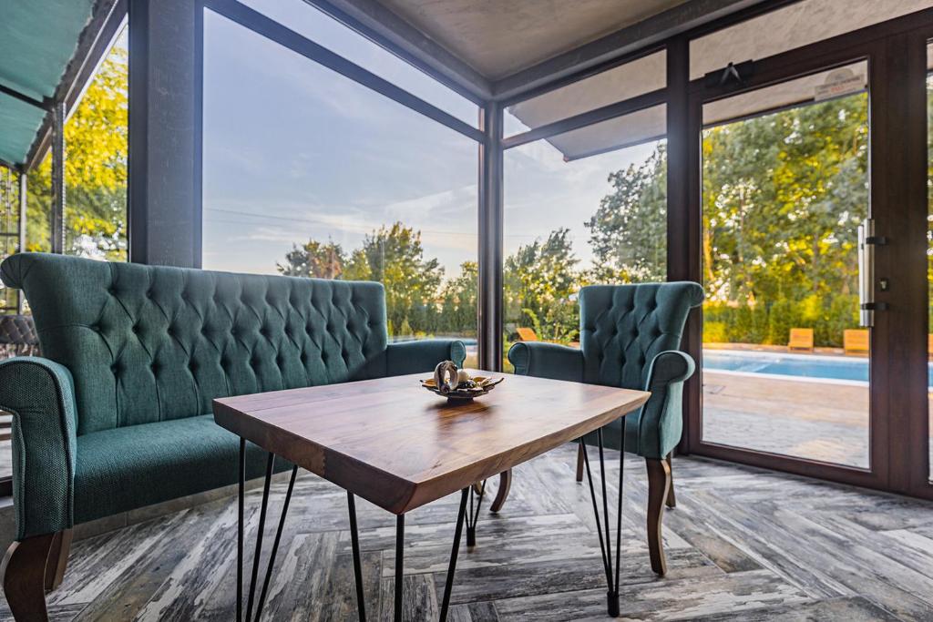 Bazén v ubytování Lecardo Hotel nebo v jeho okolí