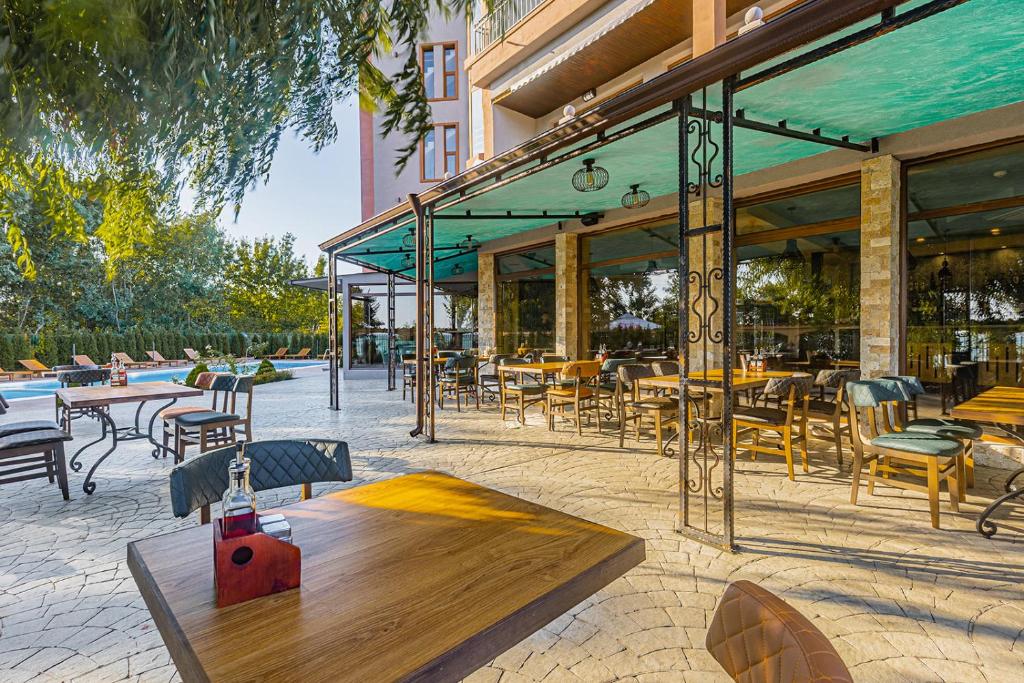 Restaurace v ubytování Lecardo Hotel