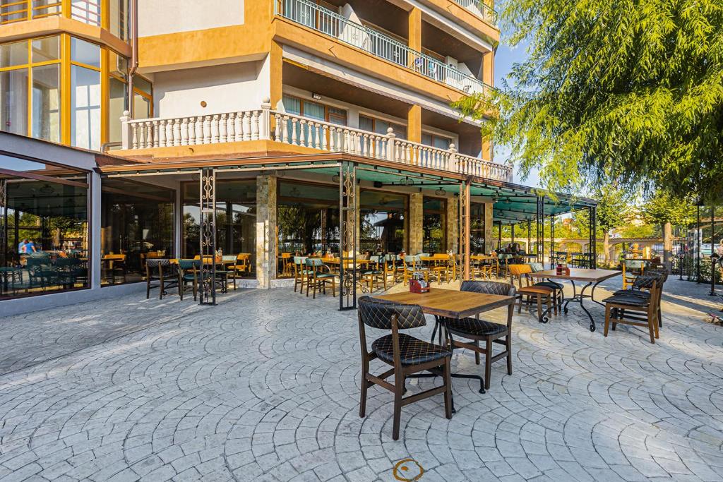 Restaurace v ubytování Lecardo Hotel