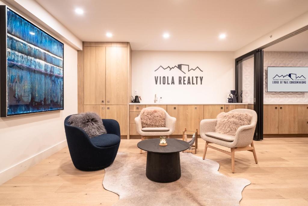 Posezení v ubytování Lodge at Vail Condominiums