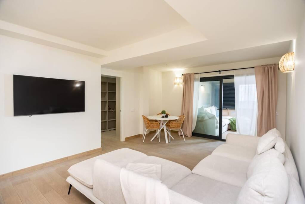 Posteľ alebo postele v izbe v ubytovaní Gran piso en Puerto deportivo Marina Palamós IDEAL FAMILIAS