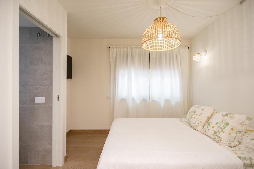 Posteľ alebo postele v izbe v ubytovaní Gran piso en Puerto deportivo Marina Palamós IDEAL FAMILIAS