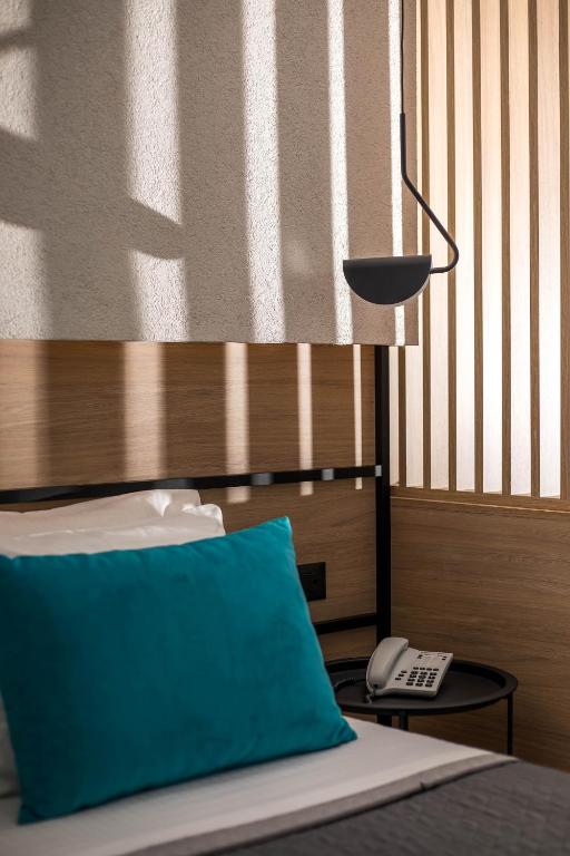 Zoes Hotel & Suites - 7