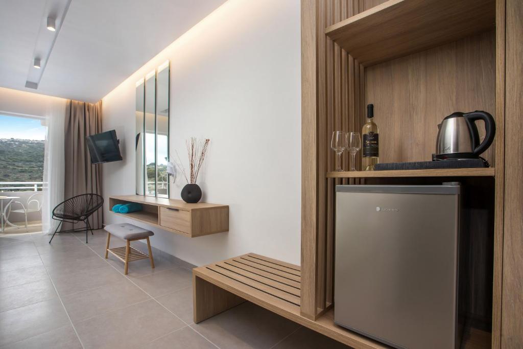 Zoes Hotel & Suites - 8