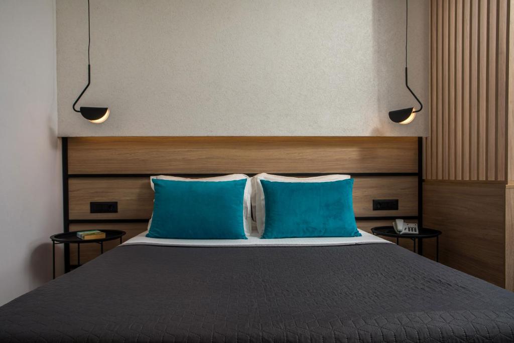 Zoes Hotel & Suites - 3