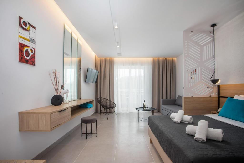 Zoes Hotel & Suites - 1