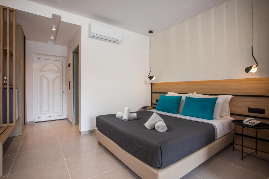 Zoes Hotel & Suites - 12