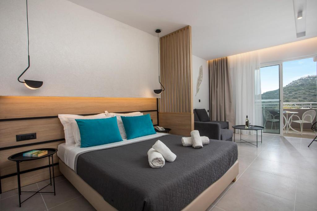 Zoes Hotel & Suites - 11