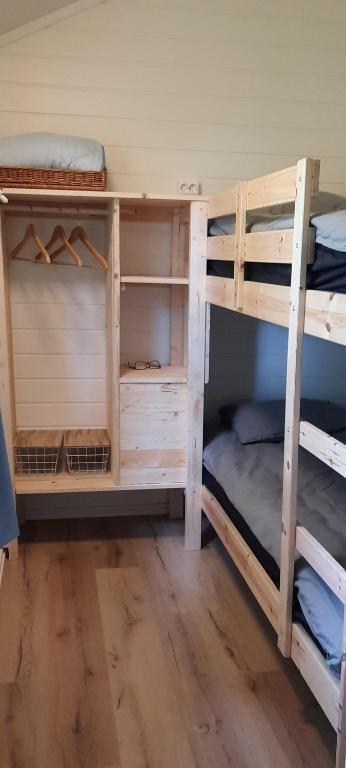 Postel nebo postele na pokoji v ubytování Davids Stuga
