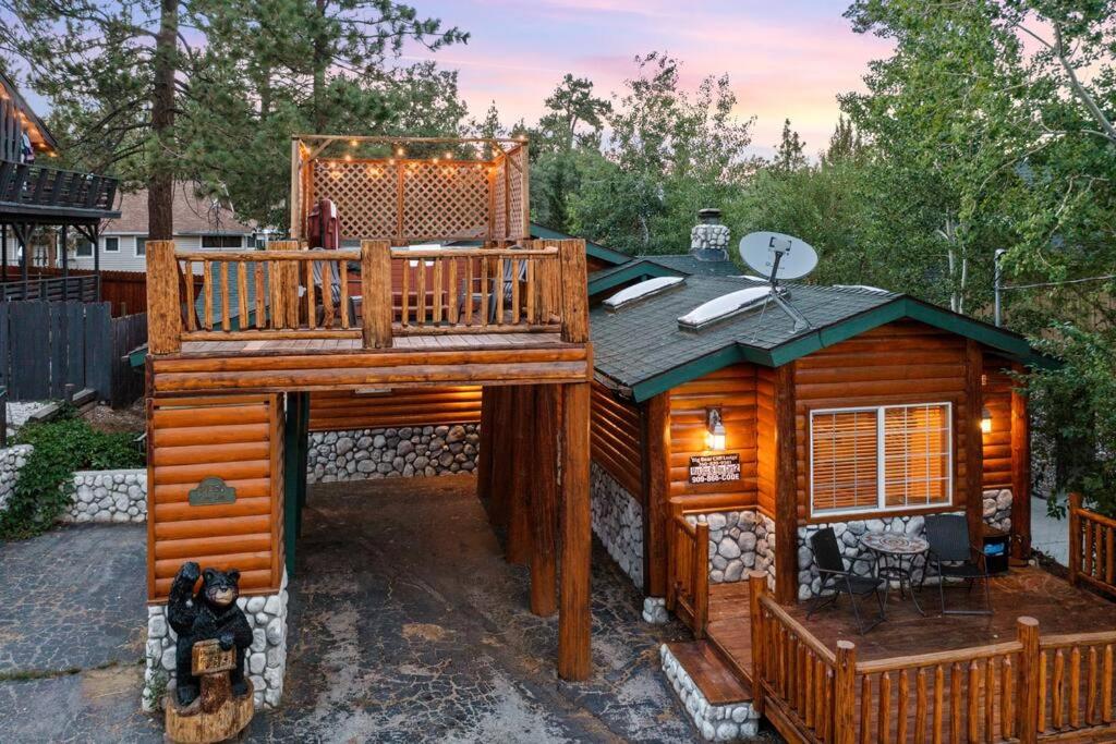 Entire Big Bear Lake Cabin - Rooftop hot tub, pool table, darts, village  walk, Big Bear Lake – Ενημερωμένες τιμές για το 2023