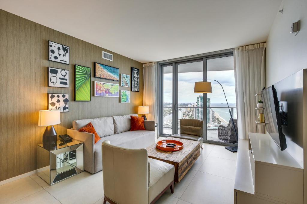 Luxe Hollywood Condo Resort Perks and Beach Access!, Hollywood (updated