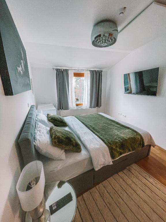 Postel nebo postele na pokoji v ubytování Apartma Pohorske terase Brumen Mariborsko Pohorje