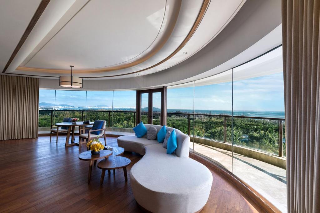 InterContinental Sanya Haitang Bay Resort by IHG - 一居室套房，带有海景和休息室