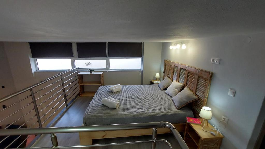 A bed or beds in a room at EA Lofthouse