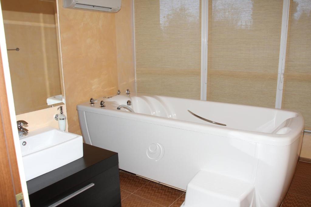 Kép Aparthotel Marina Holiday Club - All Inclusive & Free Parking szállásáról Pomoriében a galériában