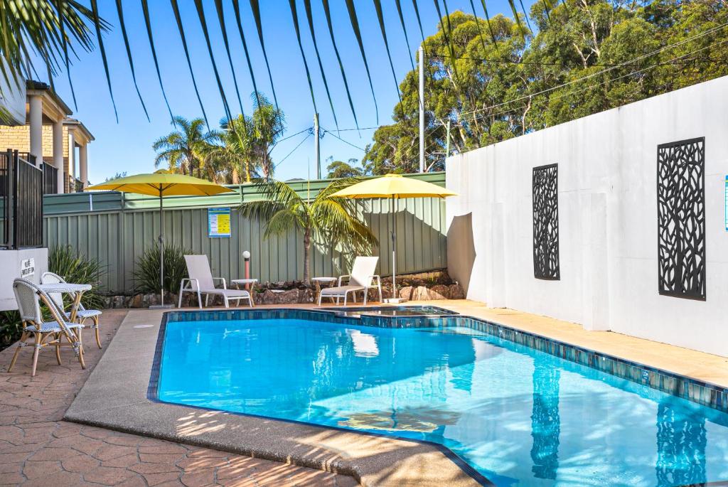 Bazén v ubytování Peninsula Nelson Bay Motel and Serviced Apartments nebo v jeho okolí