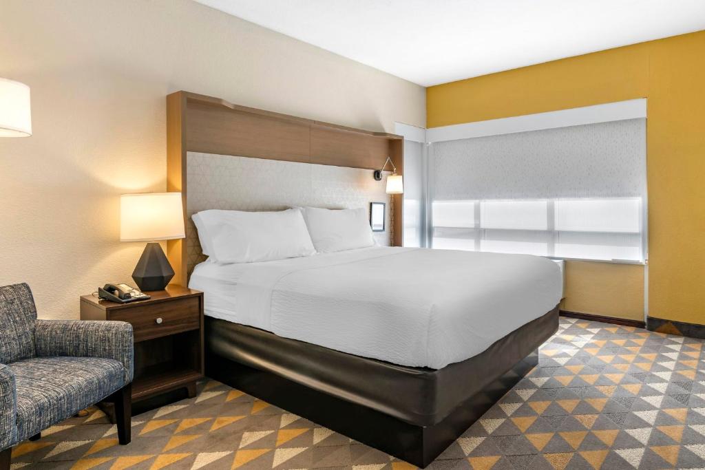 Holiday Inn Louisville Airport South, an IHG Hotel - 