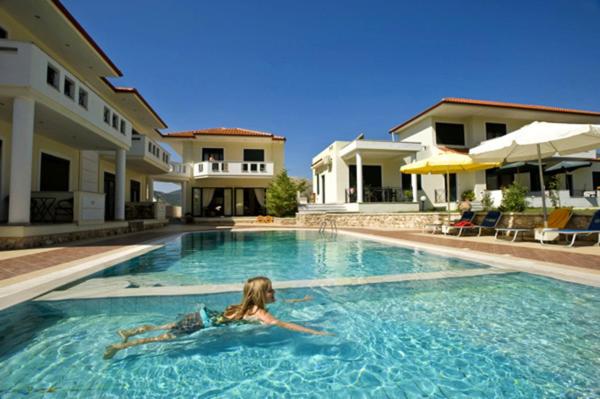 a woman is laying in a swimming pool at Kourtis in Paramythia